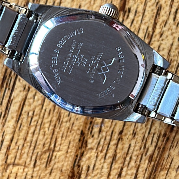 Ladies Waltham Quartz Watch - Picture 6 of 9